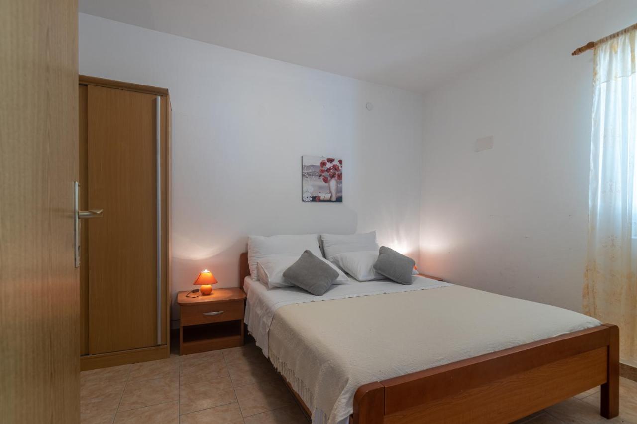 Apartments With A Parking Space Ivan Dolac, Hvar - 15784 Екстер'єр фото