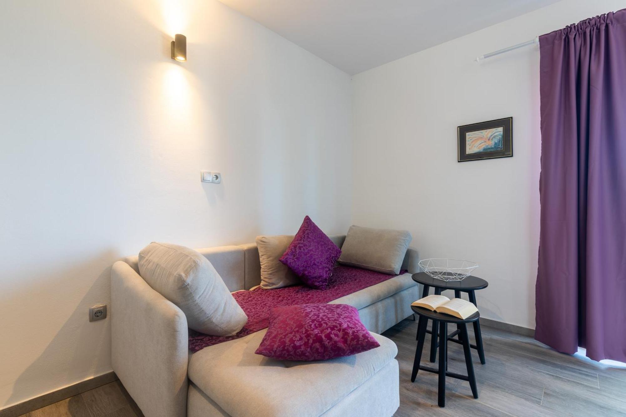 Apartments With A Parking Space Ivan Dolac, Hvar - 15784 Номер фото