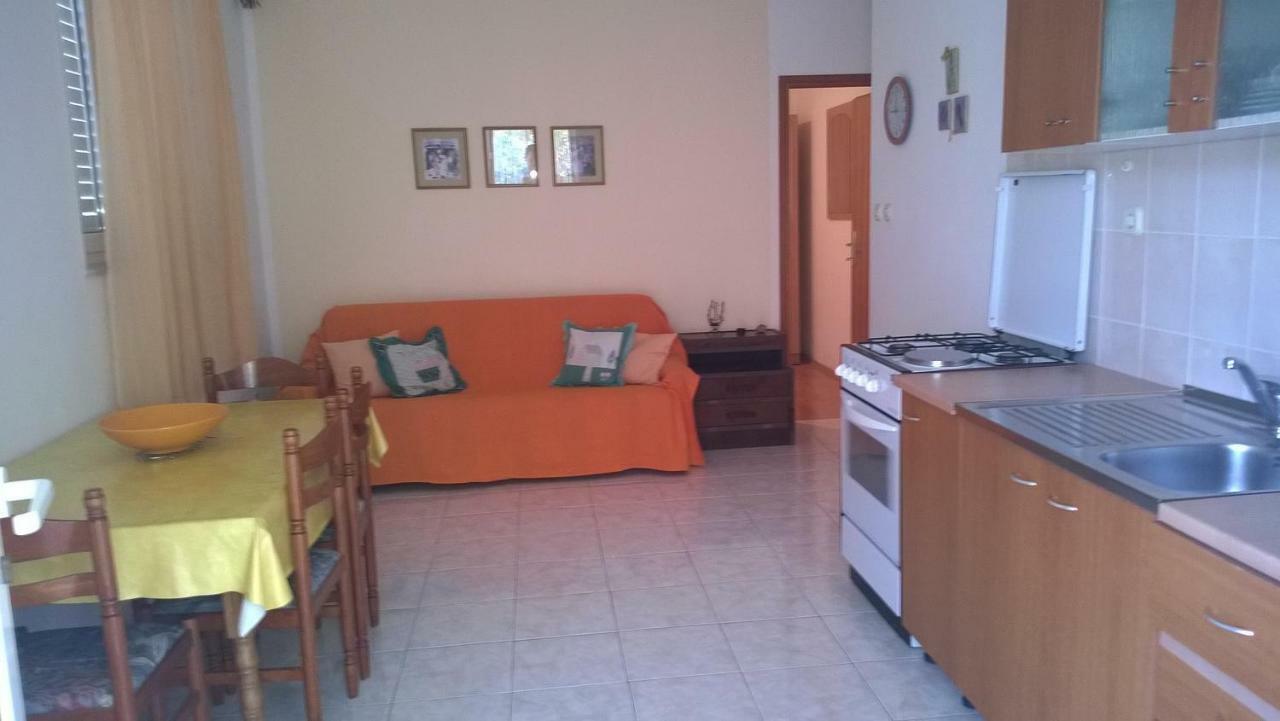 Apartments With A Parking Space Ivan Dolac, Hvar - 15784 Екстер'єр фото